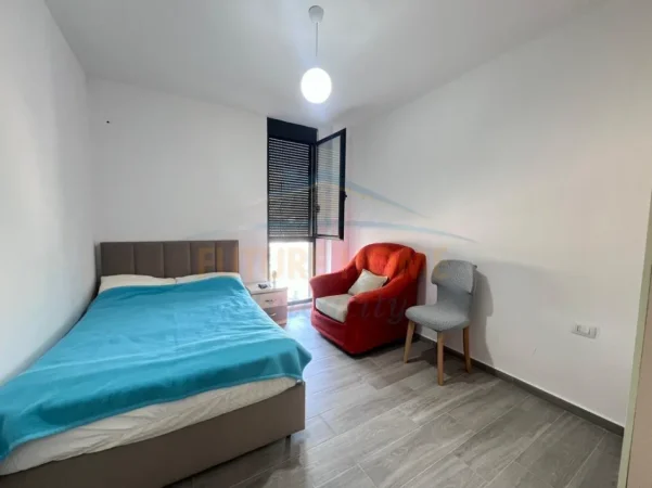 Tirane, jepet me qera apartament 3+1 Kati 3, 115 m² 628 € (Rruga 5 Maji)