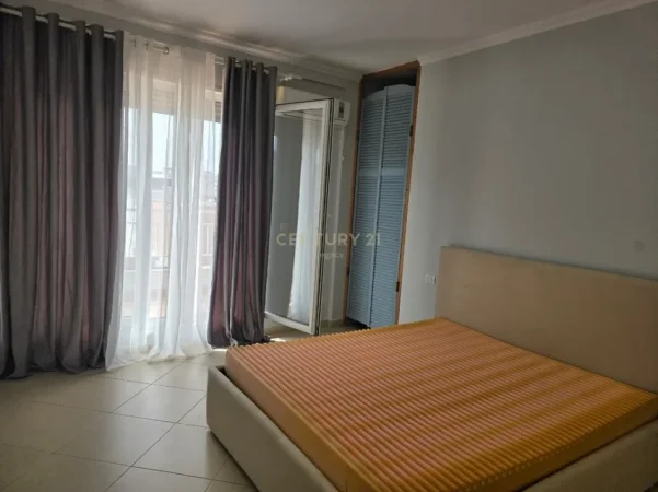 Tirane, jepet me qera apartament 2+1 Kati 5, 108 m² 700 € 