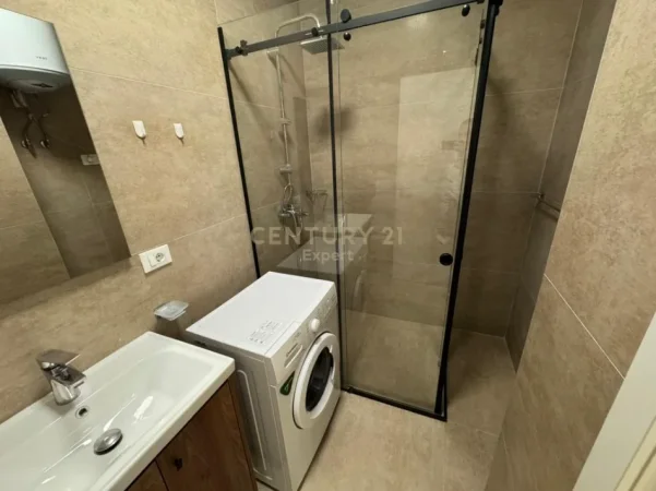 Tirane, jepet me qera apartament 1+1 Kati 2, 70 m² 700 € 