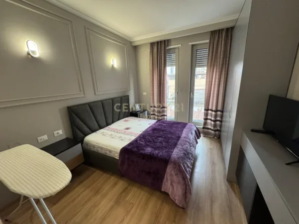 Tirane, jepet me qera apartament 1+1 Kati 2, 70 m² 700 € 