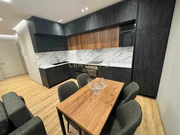 Tirane, jepet me qera apartament 1+1 Kati 2, 70 m² 700 € 