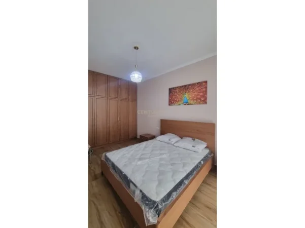 Tirane, jepet me qera apartament 1+1 Kati 4, 65 m² 750 € 