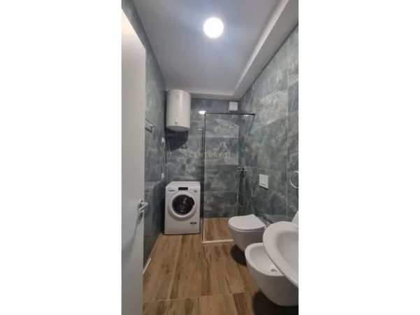 Tirane, jepet me qera apartament 1+1 Kati 4, 65 m² 750 € 