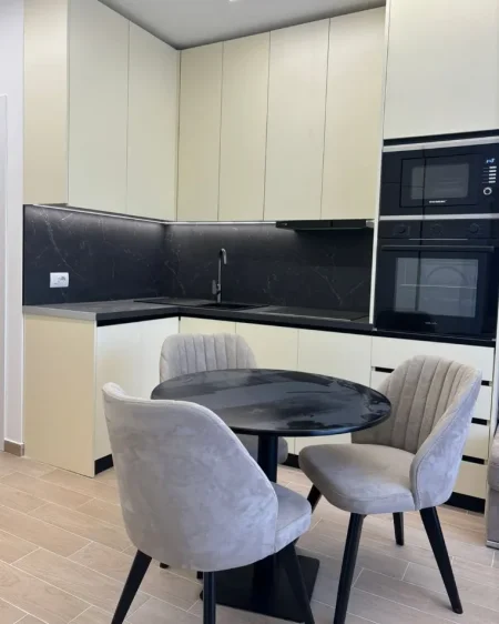 Tirane, jepet me qera apartament 1+1 Kati 5, 60 m² 800 € 