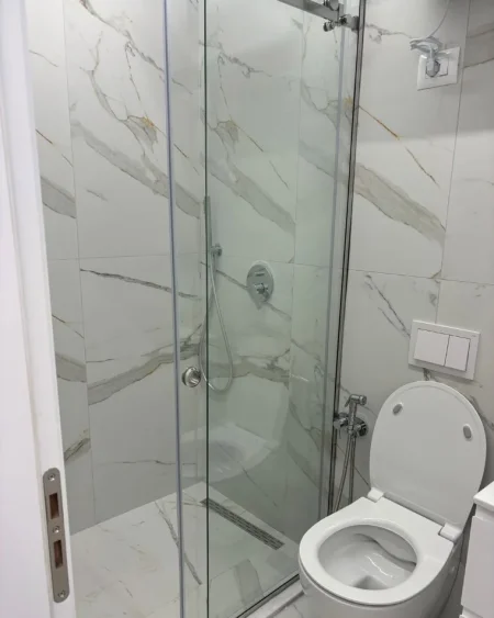 Tirane, jepet me qera apartament 1+1 Kati 5, 60 m² 800 € 