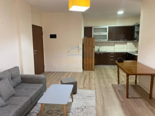 Tirane, jepet me qera apartament 1+1+Ballkon Kati 3, 65 m² 500 € (Kodra e Diellit)