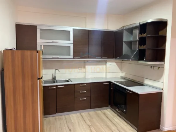 Tirane, jepet me qera apartament 1+1+Ballkon Kati 3, 65 m² 500 € (Kodra e Diellit)