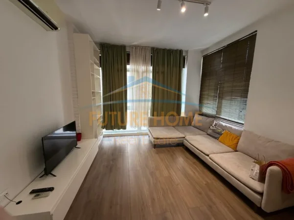 Tirane, jepet me qera apartament 1+1+Ballkon Kati 5, 52 m² 600 € (Komuna Parisit)