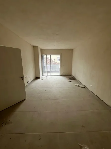 Tirane, shitet apartament 2+1+Ballkon Kati 1, 117 m² 198.000 € (5 maji)