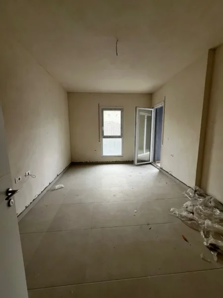 Tirane, shitet apartament 2+1+Ballkon Kati 1, 117 m² 198.000 € (5 maji)