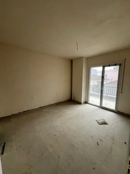 Tirane, shitet apartament 2+1+Ballkon Kati 1, 117 m² 198.000 € (5 maji)