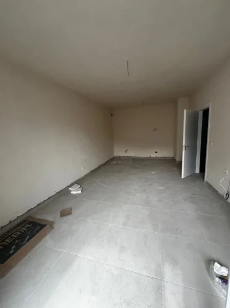 Tirane, shitet apartament 2+1+Ballkon Kati 1, 117 m² 198.000 € (5 maji)