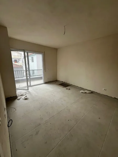 Tirane, shitet apartament 2+1+Ballkon Kati 1, 117 m² 198.000 € (5 maji)