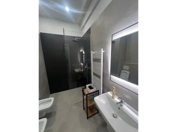 Tirane, jepet me qera apartament Kati 1, 118 m² 800 €