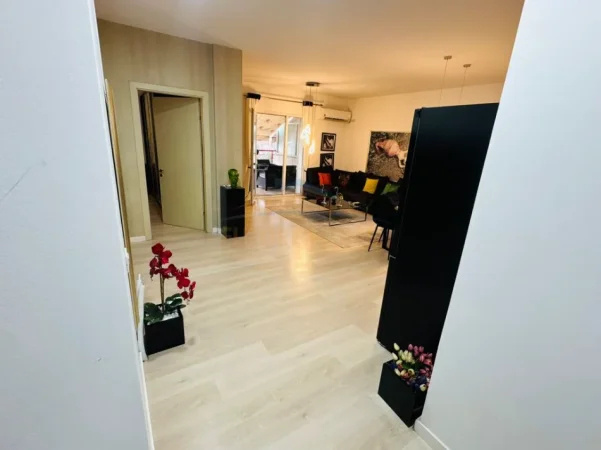 Tirane, shitet apartament Kati 1, 105 m² 210.000 €
