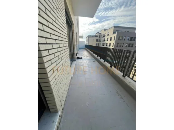 Tirane, jepet me qera apartament Kati 8, 101 m² 1.000 €