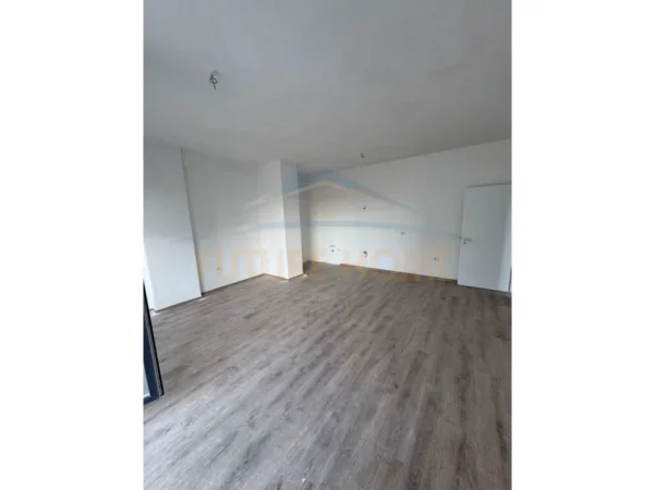 Tirane, jepet me qera apartament Kati 8, 101 m² 1.000 €