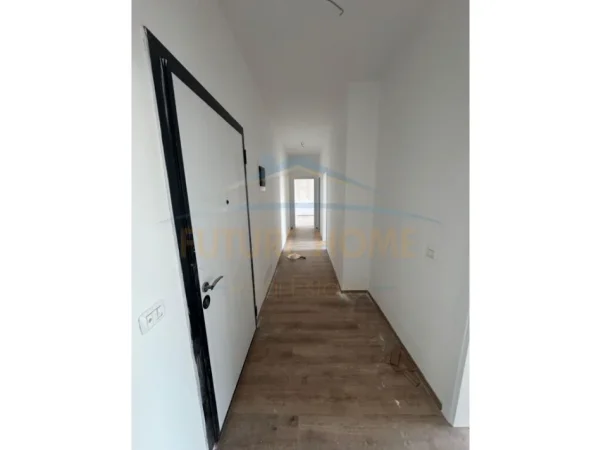 Tirane, jepet me qera apartament Kati 8, 101 m² 1.000 €