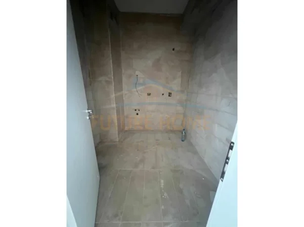 Tirane, jepet me qera apartament Kati 8, 101 m² 1.000 €