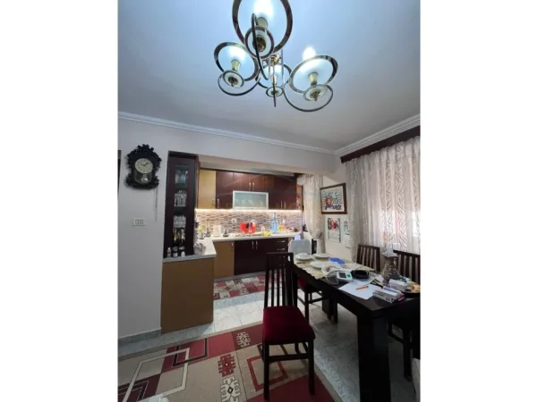 Tirane, shitet apartament Kati 5, 76 m² 166.000 €