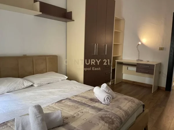 Tirane, jepet me qera Vile 3 Katshe Kati 4, 400 m² 3.000 € 