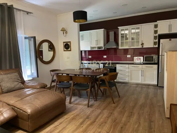 Tirane, jepet me qera Vile 3 Katshe Kati 4, 400 m² 3.000 € 