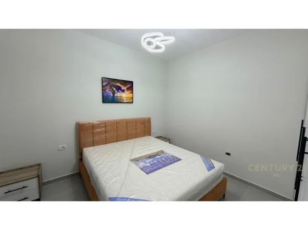 Tirane, jepet me qera apartament 2+1+Aneks+Ballkon Kati 3, 75 m² 900 € 