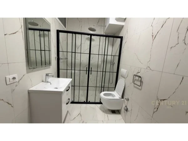 Tirane, jepet me qera apartament 2+1+Aneks+Ballkon Kati 3, 75 m² 900 € 