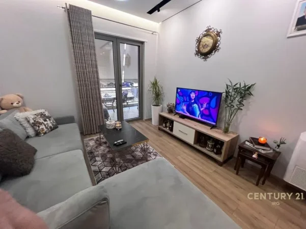 Tirane, jepet me qera apartament 1+1+Aneks+Ballkon Kati 4, 76 m² 950 € 