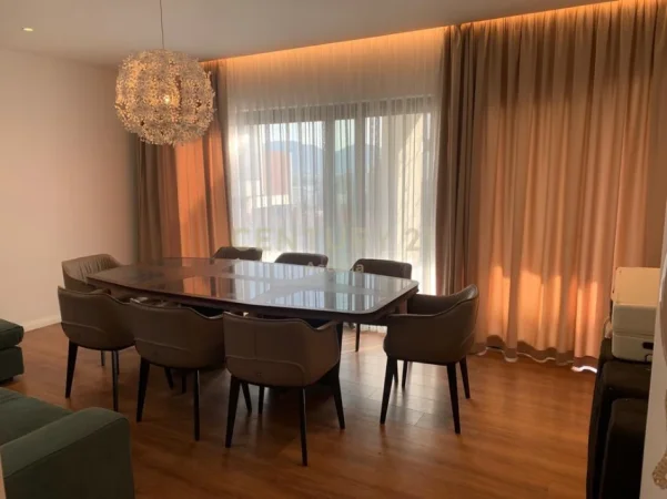 Tirane, jepet me qera apartament 2+1+Aneks+Ballkon Kati 1, 129 m² 1.200 € (O2 residence)