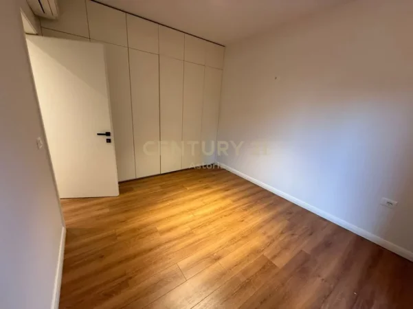 Tirane, jepet me qera apartament 2+1+Aneks+Ballkon Kati 1, 129 m² 1.200 € (O2 residence)