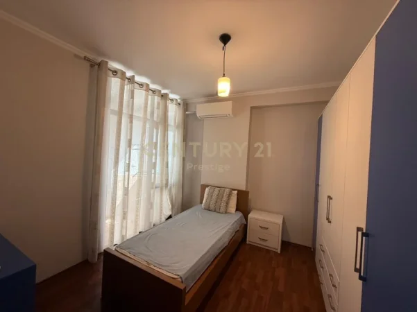 Tirane, jepet me qera apartament 3+1+Aneks+Ballkon Kati 3, 120 m² 900 € 