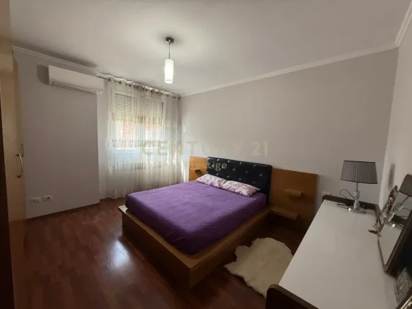 Tirane, jepet me qera apartament 3+1+Aneks+Ballkon Kati 3, 120 m² 900 € 