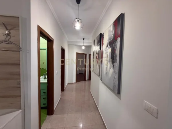 Tirane, jepet me qera apartament 3+1+Aneks+Ballkon Kati 3, 120 m² 900 € 