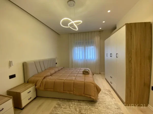 Tirane, jepet me qera apartament 1+1+Aneks+Ballkon Kati 3, 50 m² 883 € (Liceu Artistik)