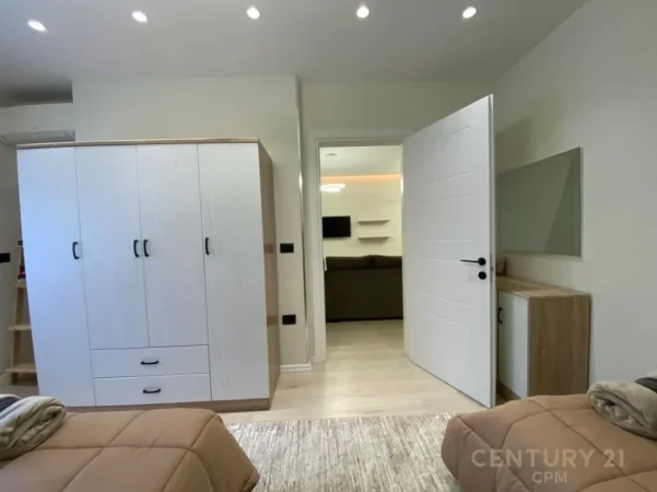 Tirane, jepet me qera apartament 1+1+Aneks+Ballkon Kati 3, 50 m² 883 € (Liceu Artistik)