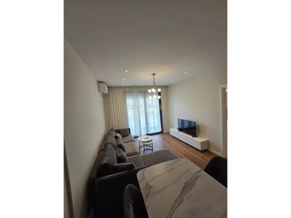 Tirane, jepet me qera apartament 1+1+Aneks+Ballkon Kati 2, 77 m² 800 € (Vet Hospital)