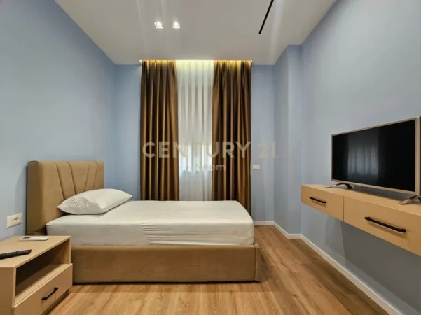 Tirane, jepet me qera apartament 2+1+Aneks+Ballkon Kati 4, 124 m² 1.200 € 