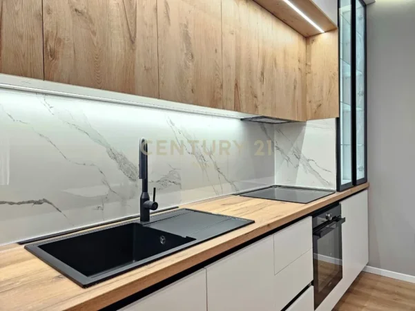 Tirane, jepet me qera apartament 2+1+Aneks+Ballkon Kati 4, 124 m² 1.200 € 