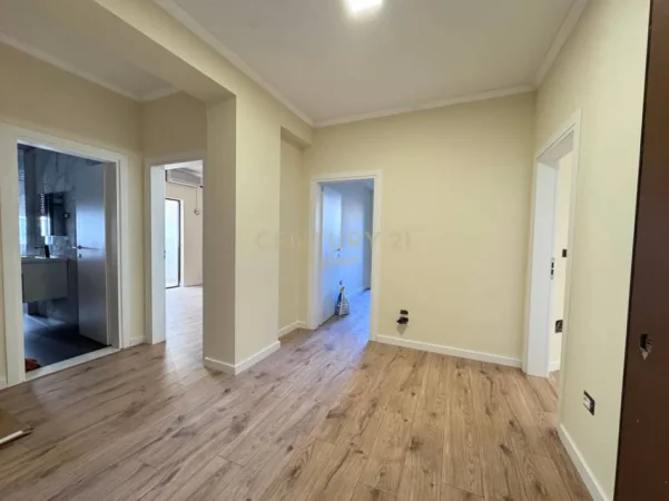 Tirane, jepet me qera ambjent biznesi Kati 1, 106 m² 1.500 € 