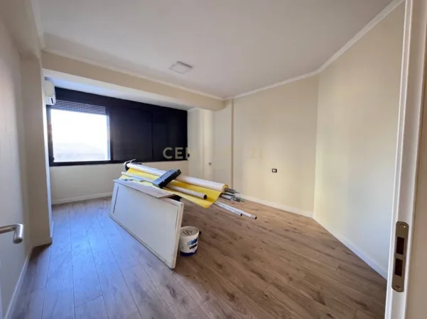 Tirane, jepet me qera ambjent biznesi Kati 1, 106 m² 1.500 € 
