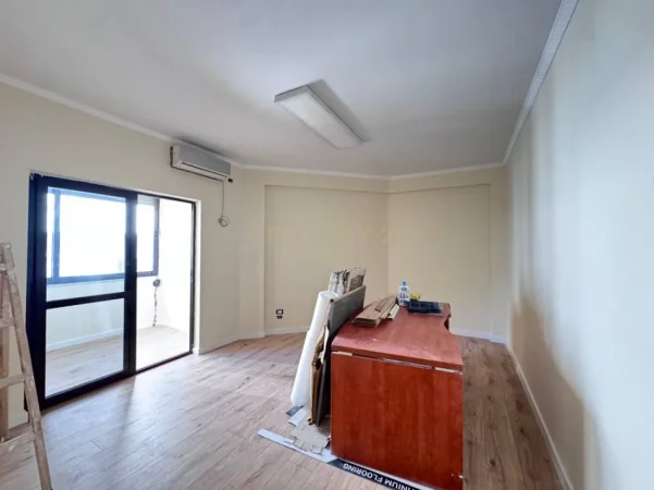 Tirane, jepet me qera ambjent biznesi Kati 1, 106 m² 1.500 € 