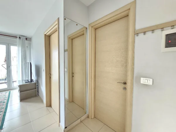 Jepet Me Qera: 1+1+Bllk ( Res. Ana - Qytet Studenti ) K2, Pllt I Ri Me Ashensor | I Mobiluar, Kondicioner | Dh. Gjumi Me Parket - 40,000 Lekë/Muaj