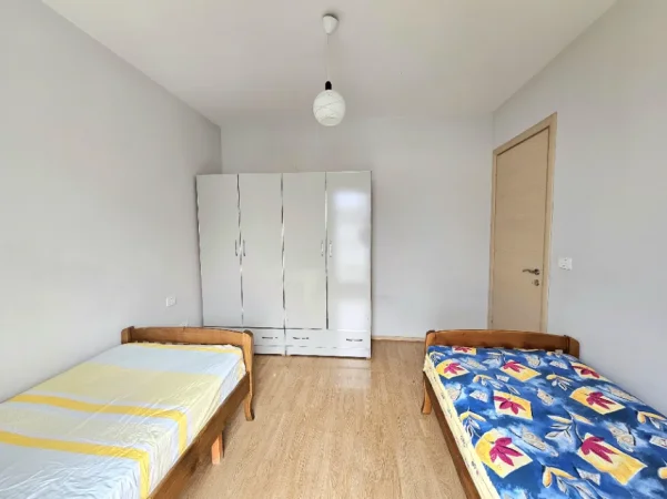 Jepet Me Qera: 1+1+Bllk ( Res. Ana - Qytet Studenti ) K2, Pllt I Ri Me Ashensor | I Mobiluar, Kondicioner | Dh. Gjumi Me Parket - 40,000 Lekë/Muaj