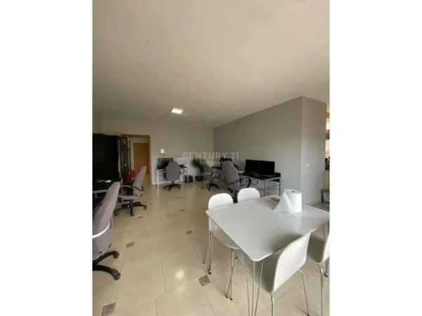 Tirane, jepet me qera zyre Kati 11, 120 m² 1.000 € 