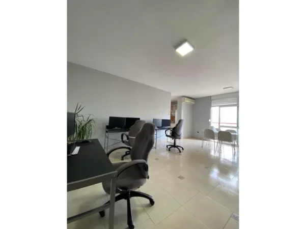 Tirane, jepet me qera zyre Kati 11, 120 m² 1.000 € 