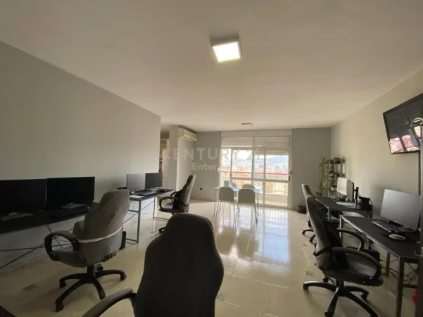 Tirane, jepet me qera zyre Kati 11, 120 m² 1.000 € 
