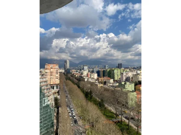 Tirane, jepet me qera zyre Kati 11, 120 m² 1.000 € 