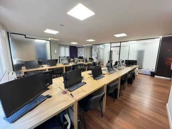 Tirane, jepet me qera ambjent biznesi Kati 1, 140 m² 1.800 € (Shallvaret)