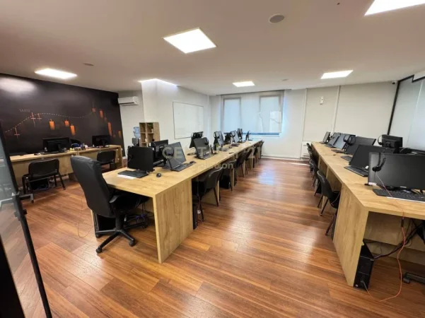 Tirane, jepet me qera ambjent biznesi Kati 1, 140 m² 1.800 € (Shallvaret)